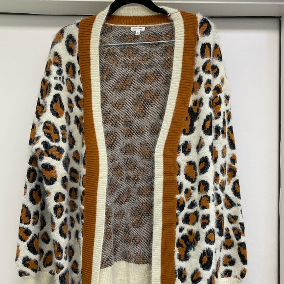 En Creme Sweaters - 🖤 Animal Print Cardigan 🖤